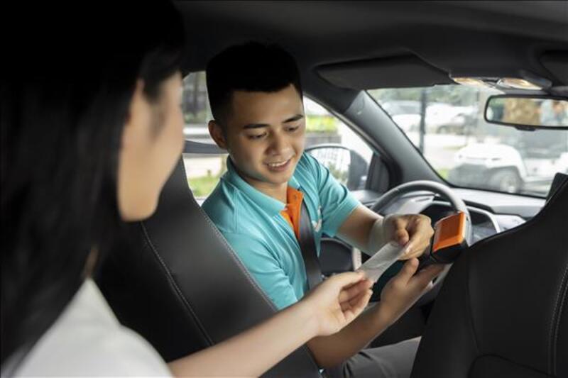 Chuyến Đi An Toàn, Tiện Lợi với Xe Taxi Đội Ngũ Chuyên Nghiệp